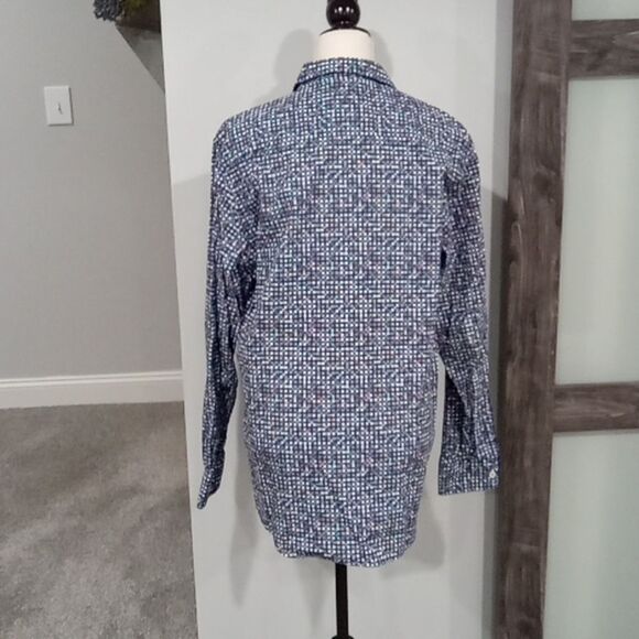 Bugatchi Classic Fit 100% cotton casual 7 button down shirt. size Medium - Picture 3 of 3